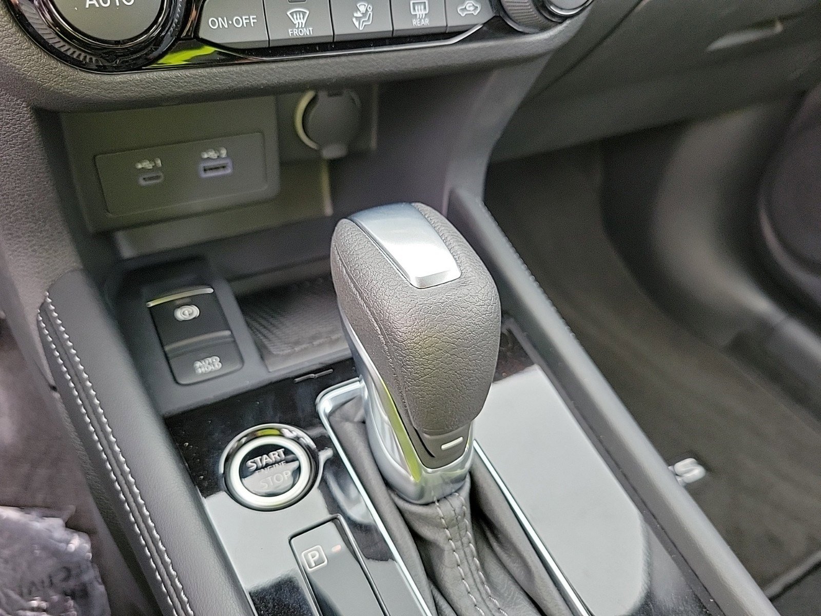 New 2024 Nissan Kicks SR w/ SR Premium Package image 20