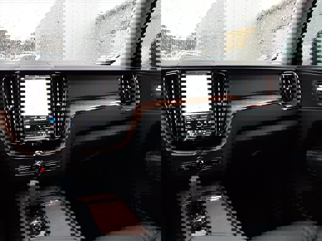 Certified 2023 Volvo XC60 B5 Plus w/ Climate Package image 11