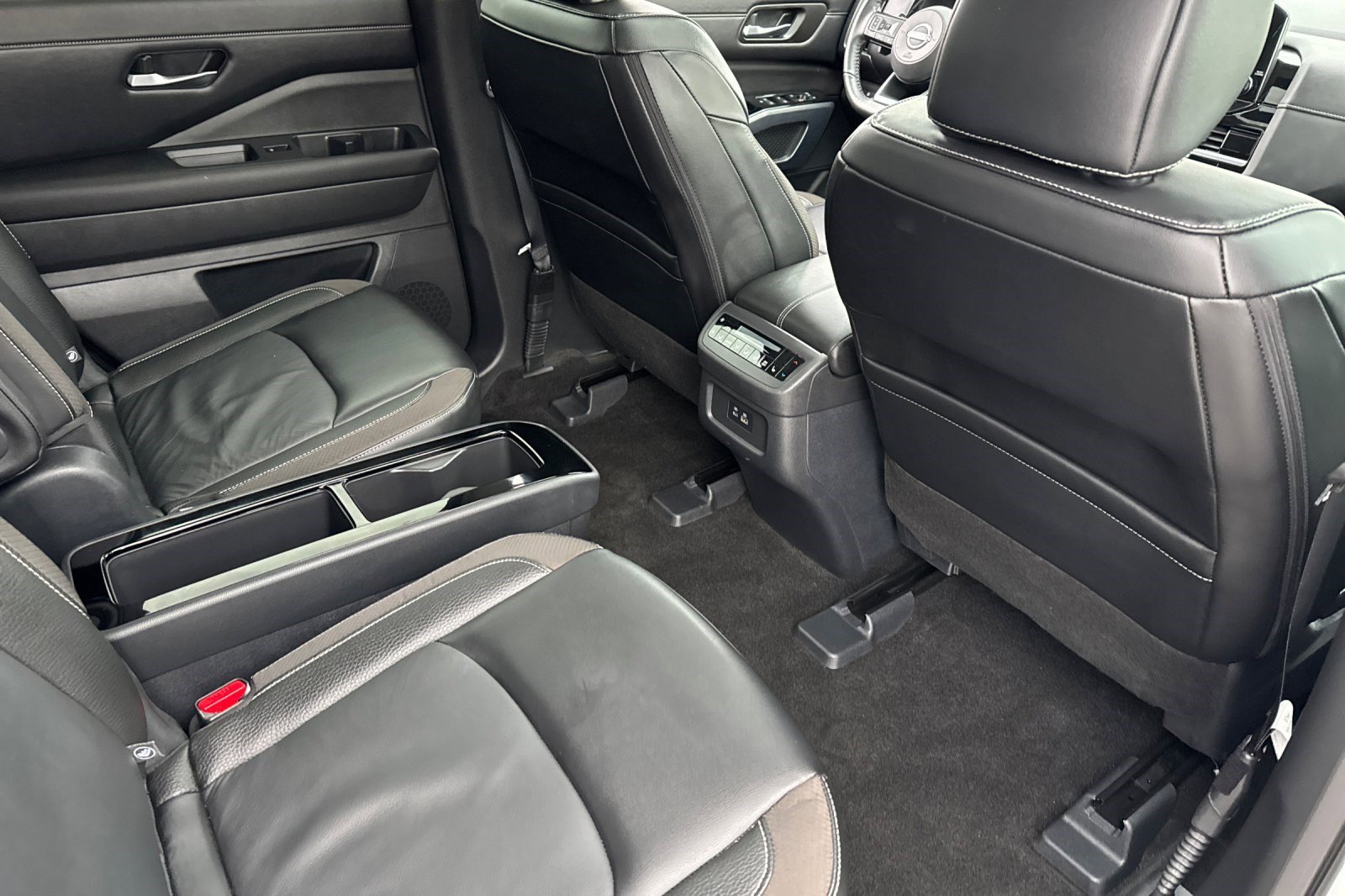 Used 2024 Nissan Pathfinder SL w/ SL Premium Package image 31