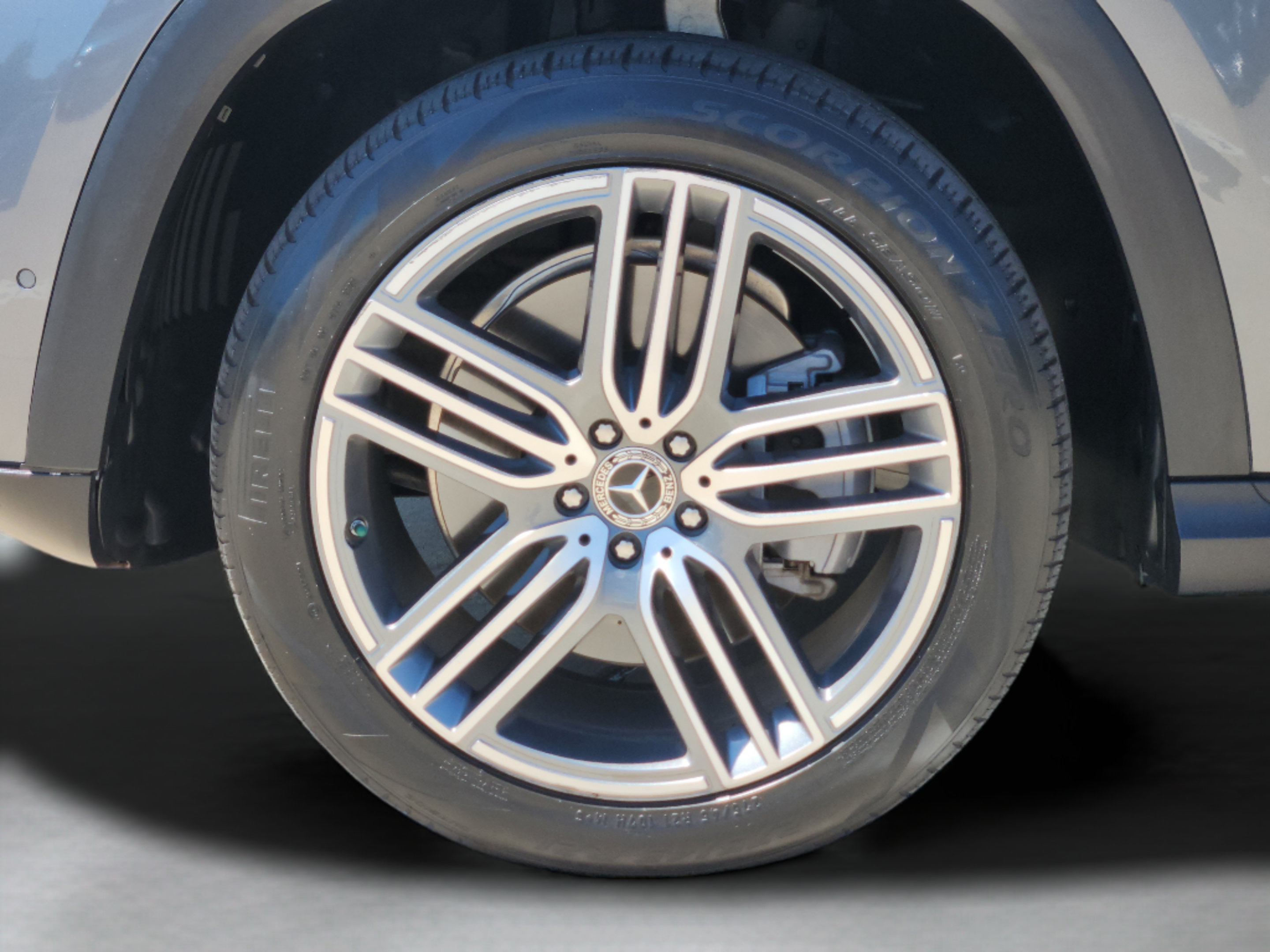Used 2024 Mercedes-Benz GLS 450 4MATIC image 41