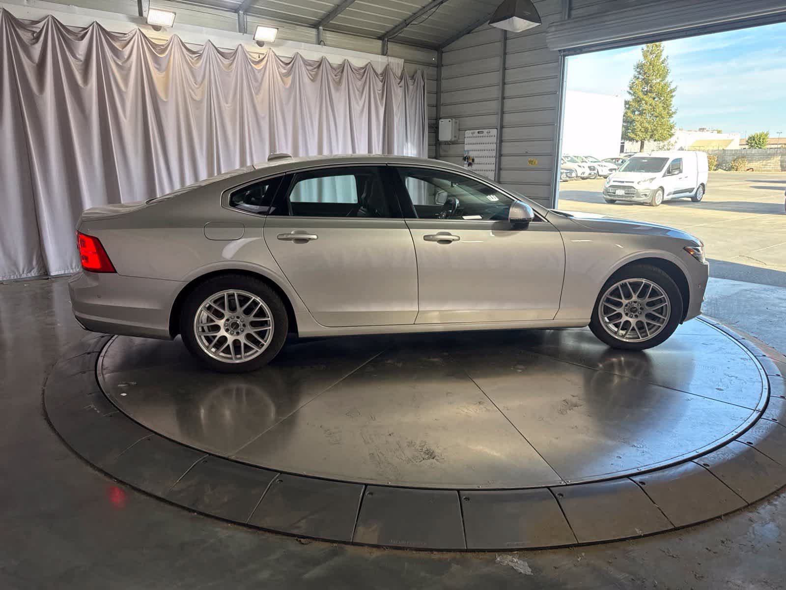 Used 2017 Volvo S90 T6 Momentum w/ Vision Package AWD/4WD image 4