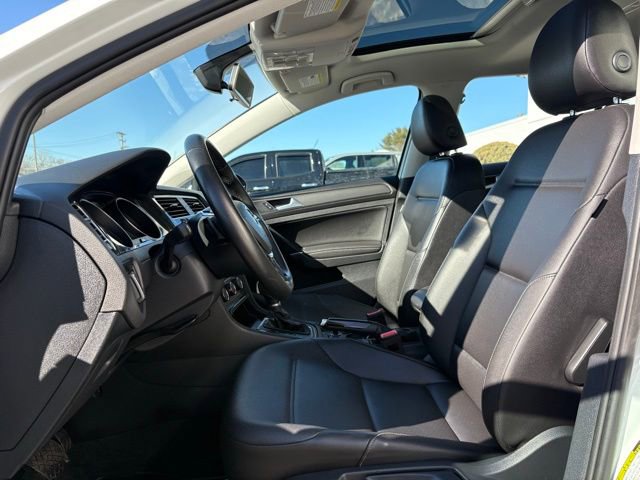 Used 2019 Volkswagen Golf SE image 15