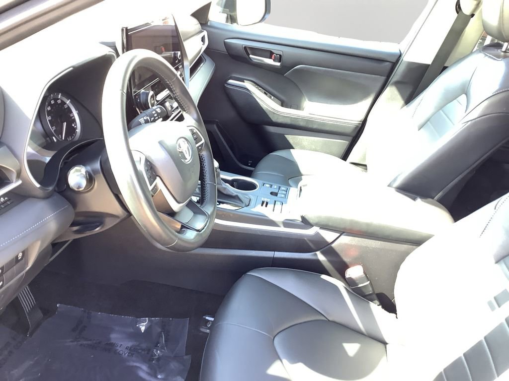Used 2024 Toyota Highlander XLE image 24