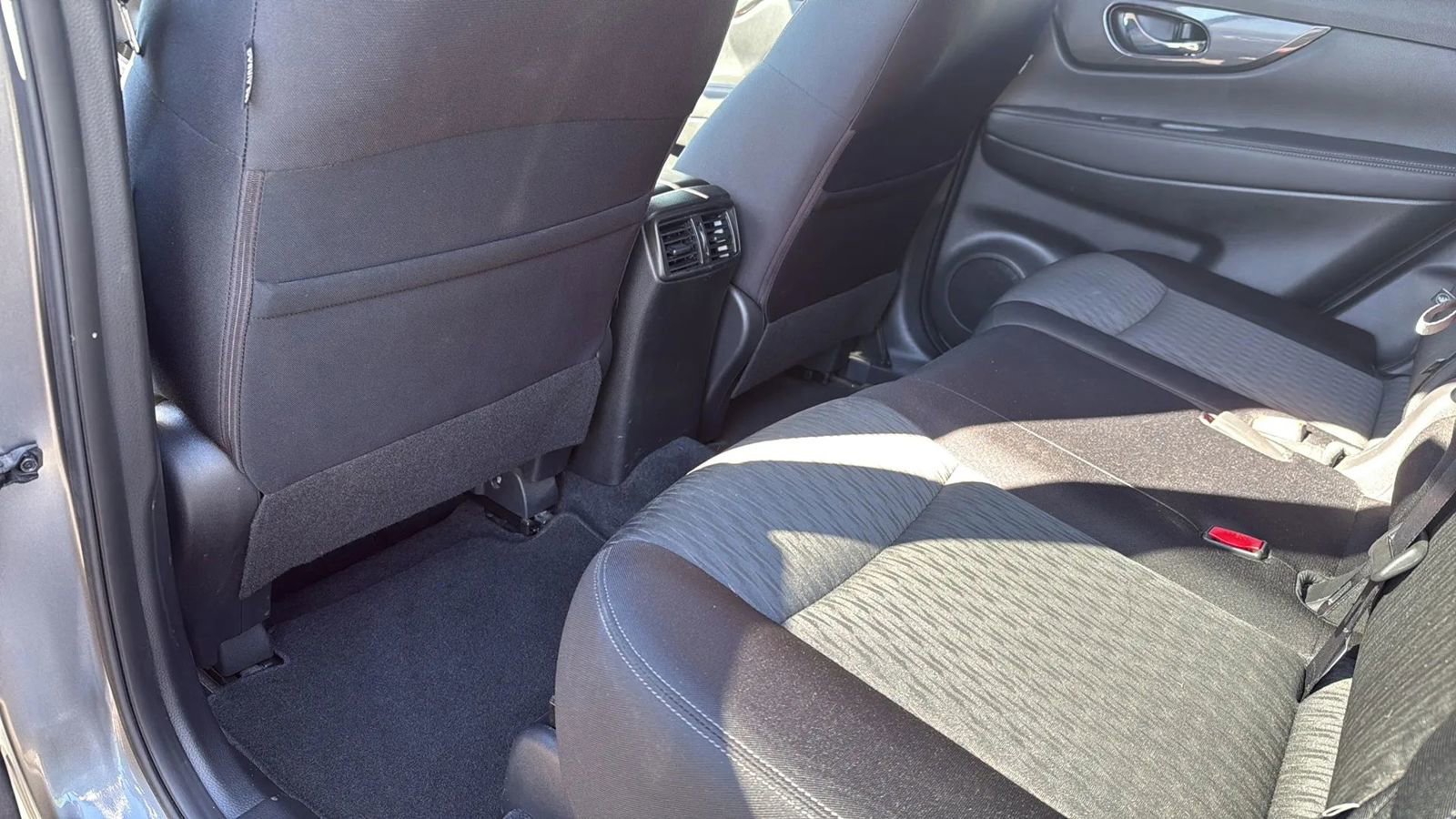 Used 2020 Nissan Rogue SV image 38