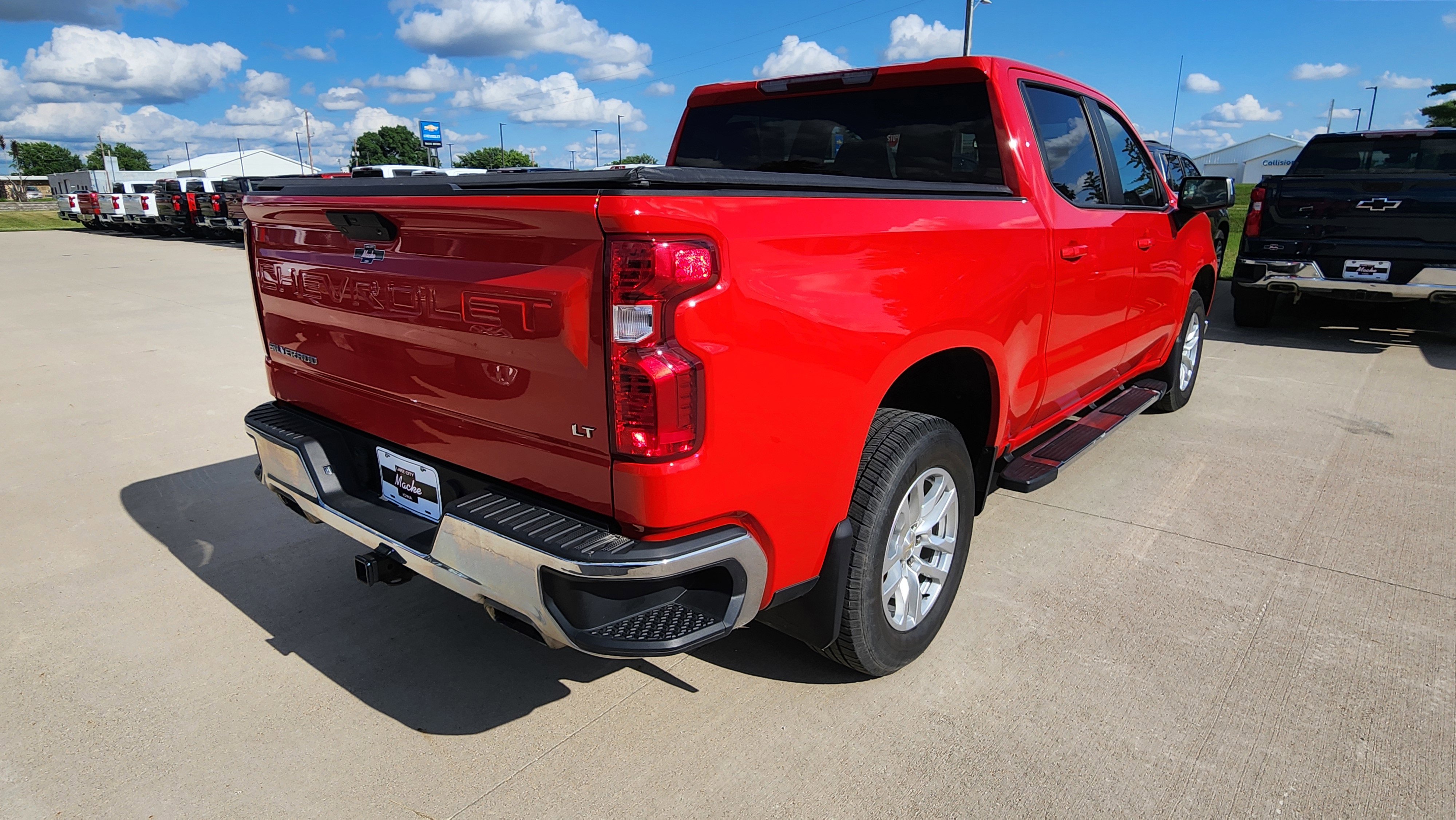 Certified 2021 Chevrolet Silverado 1500 LT w/ Z71 Off-Road Package AWD/4WD image 5