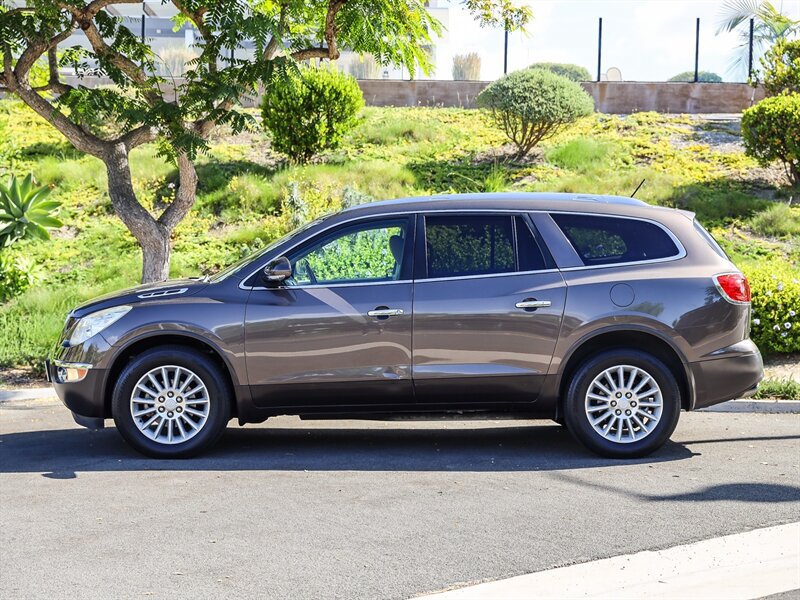 Used 2011 Buick Enclave CXL FWD image 2