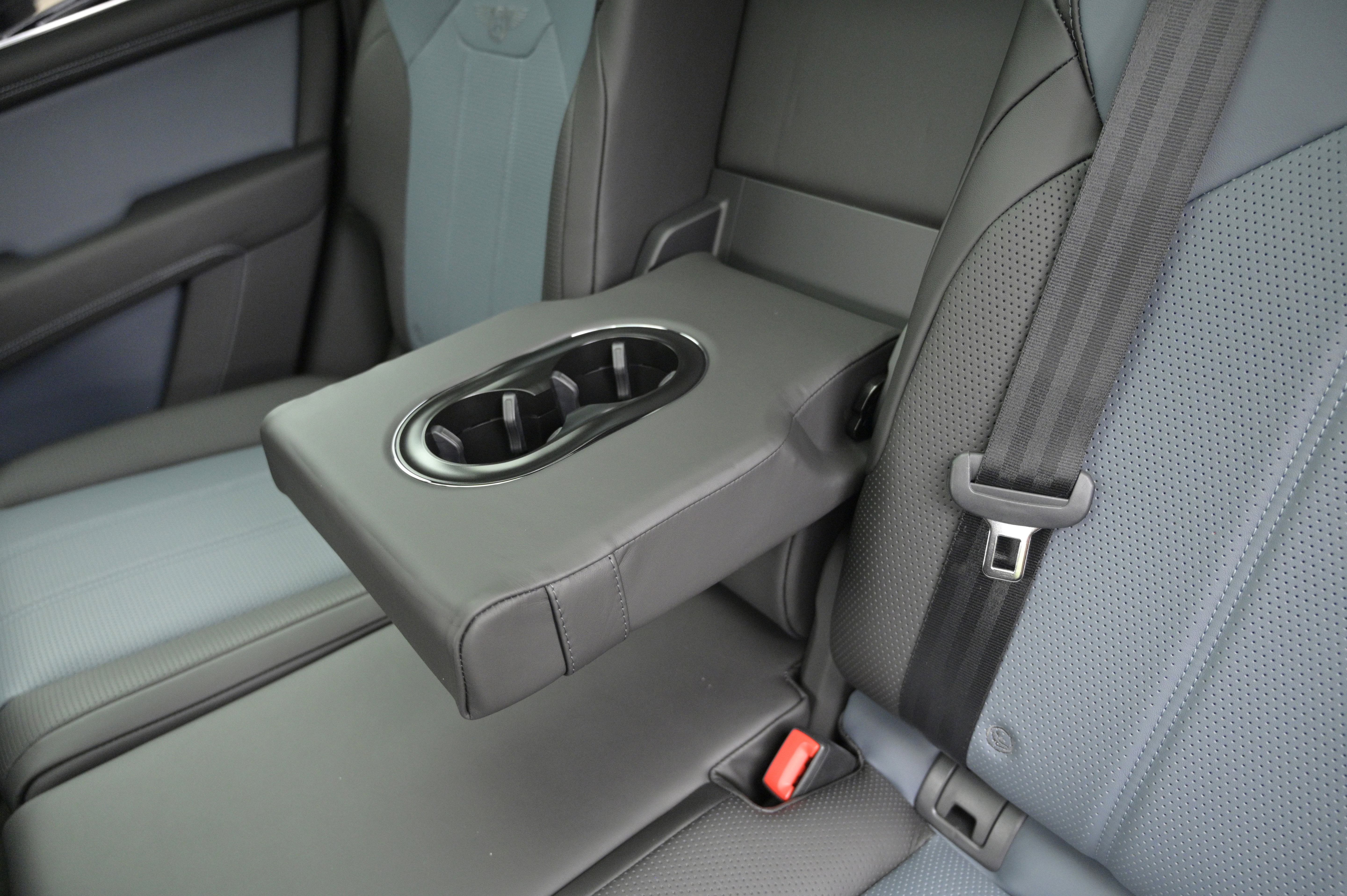 Used 2021 Bentley Bentayga image 40
