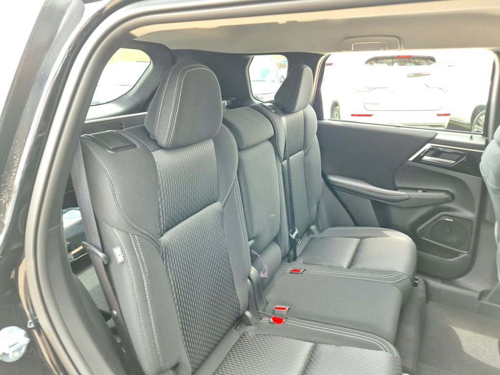 New 2026 Mitsubishi Outlander ES image 25