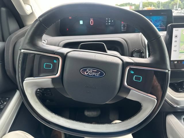 Used 2025 Ford Expedition Platinum w/ Driver's Package AWD/4WD image 15