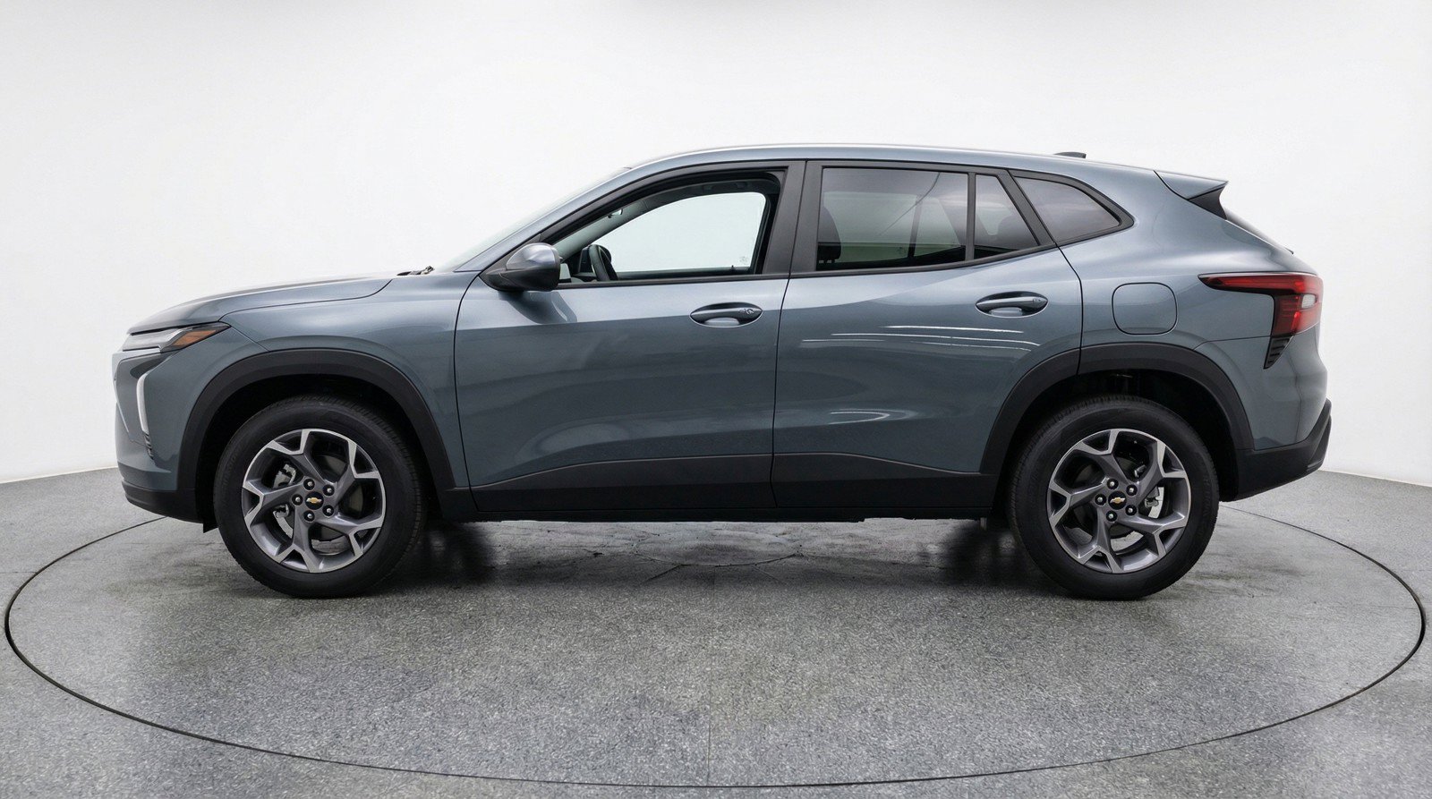 Used 2025 Chevrolet Trax LT FWD image 5