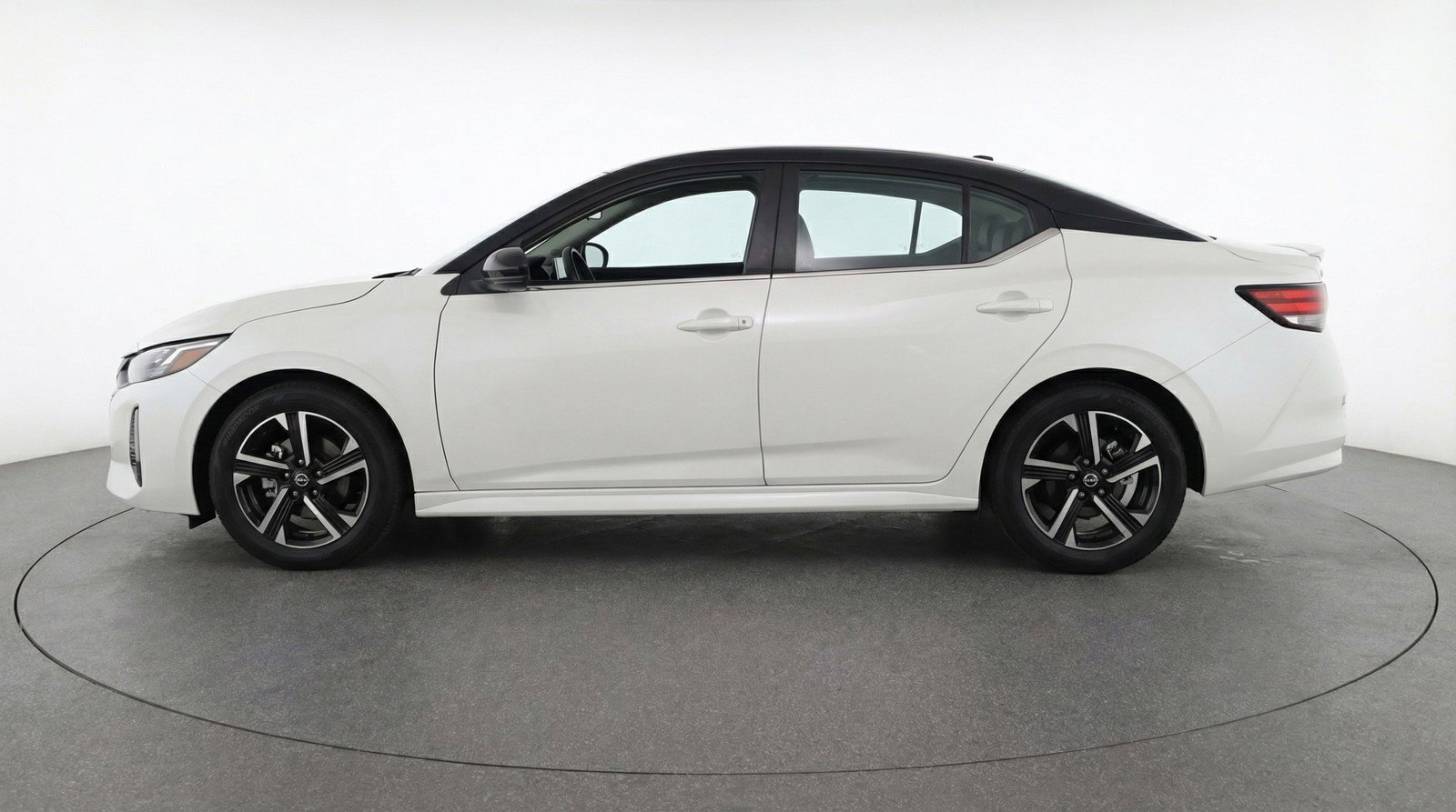 Used 2025 Nissan Sentra SV image 5