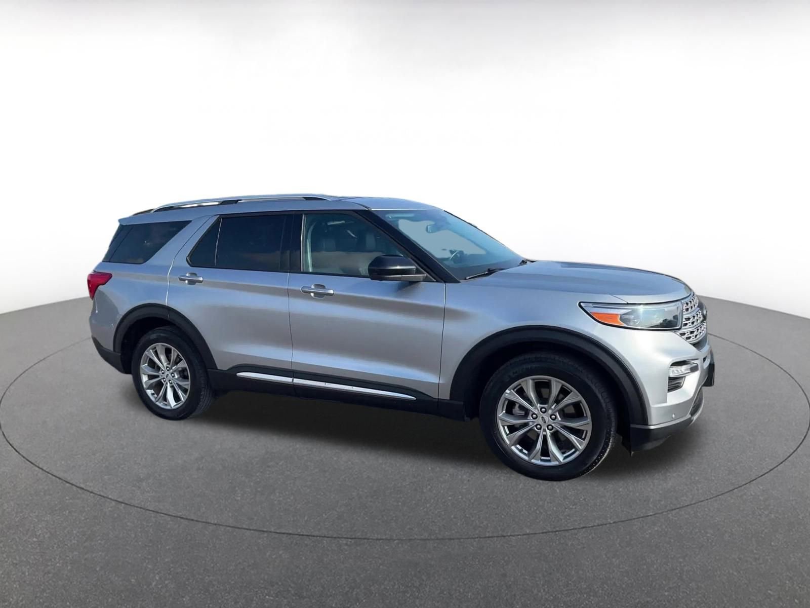 Used 2023 Ford Explorer Limited image 2