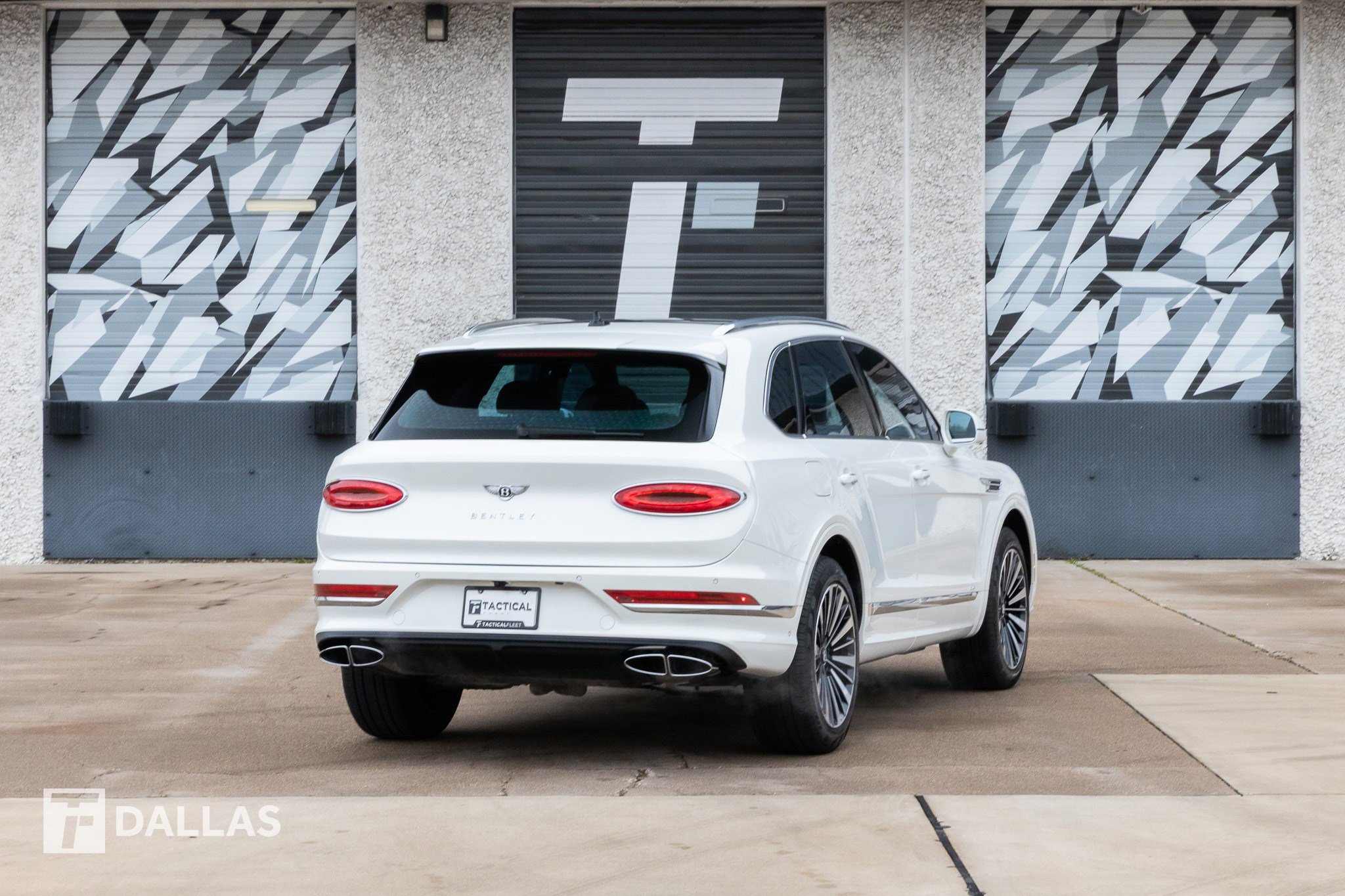 Used 2025 Bentley Bentayga image 14
