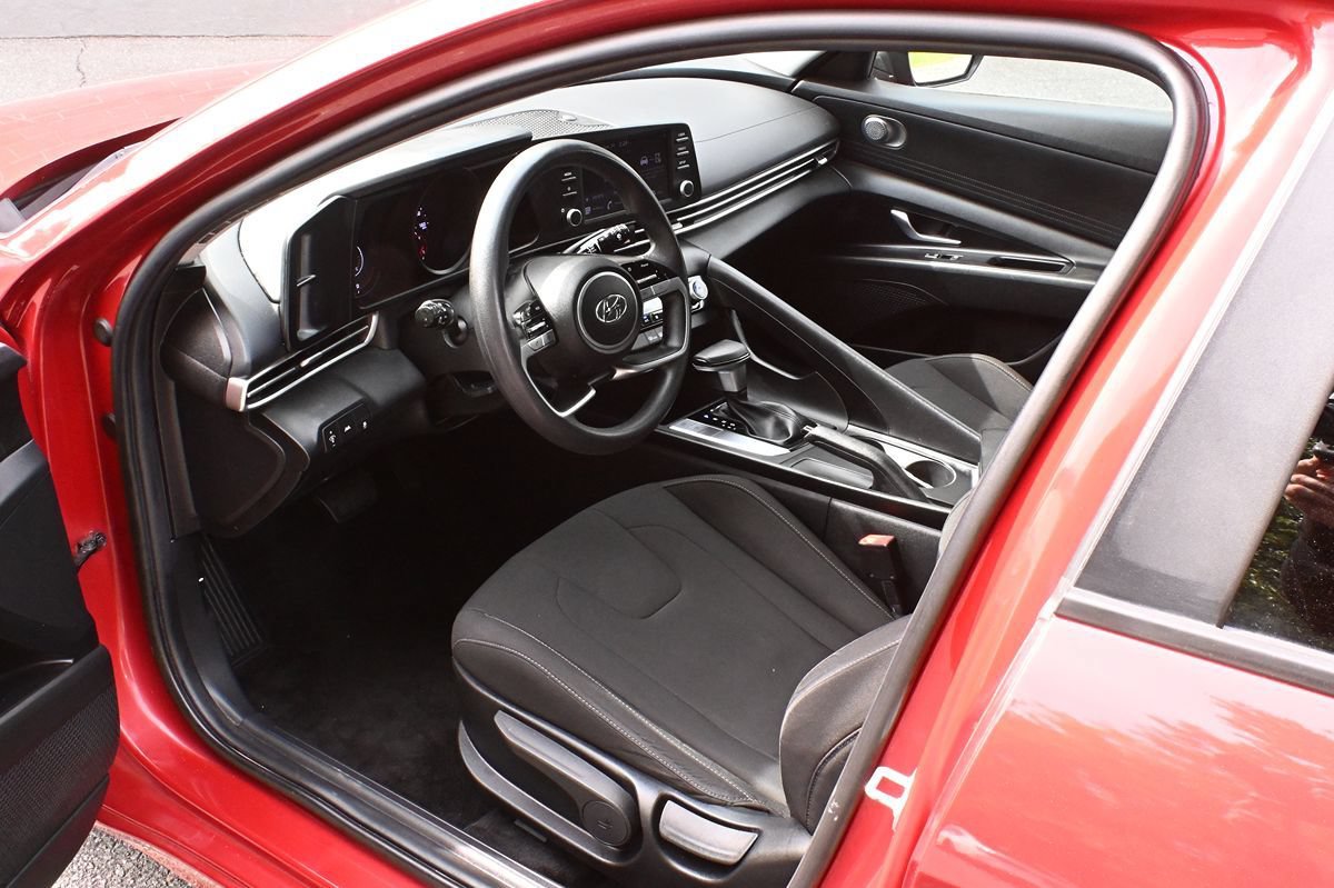 Used 2022 Hyundai Elantra SEL FWD image 7