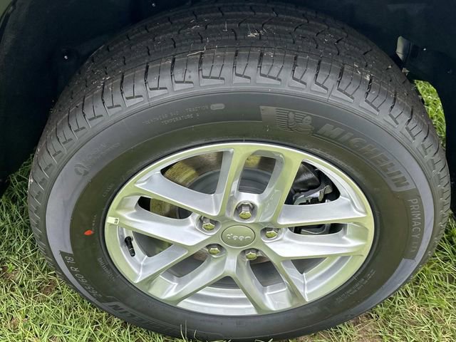 New 2025 Jeep Grand Cherokee L Laredo w/ Luxury Tech Group I image 23