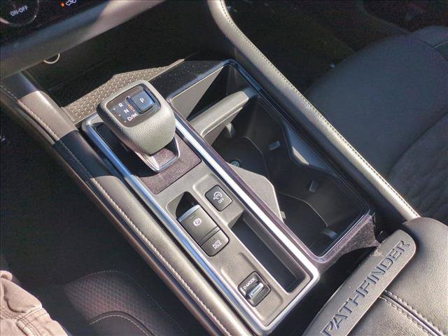 Used 2022 Nissan Pathfinder SV w/ SV Premium Package FWD image 12