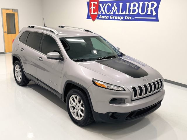 Used 2018 Jeep Cherokee Latitude image 2