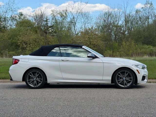 Used 2016 BMW M235i xDrive Convertible AWD/4WD image 3