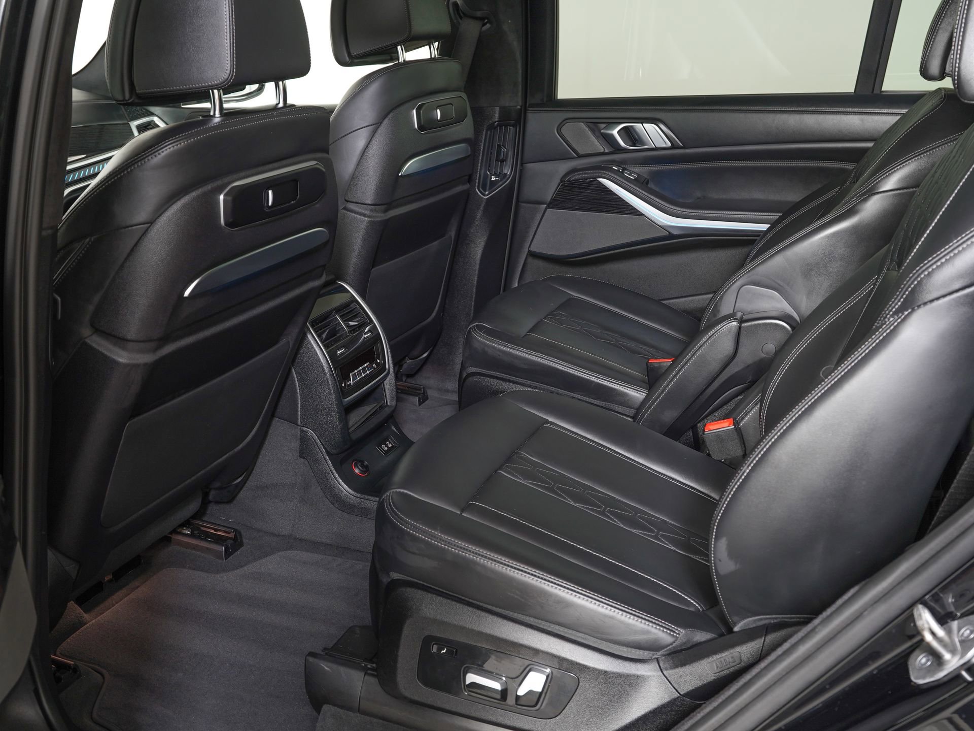Used 2023 BMW X7 M60i w/ Executive Package AWD/4WD image 11