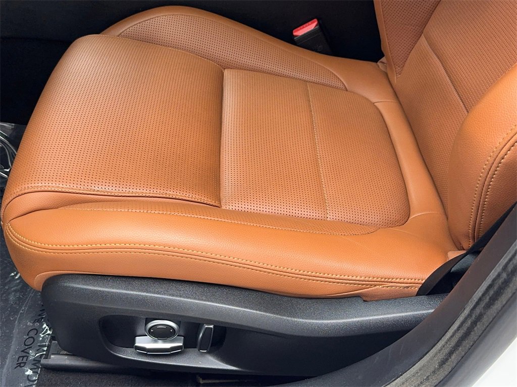 Used 2022 Jaguar XF R-Dynamic SE image 39