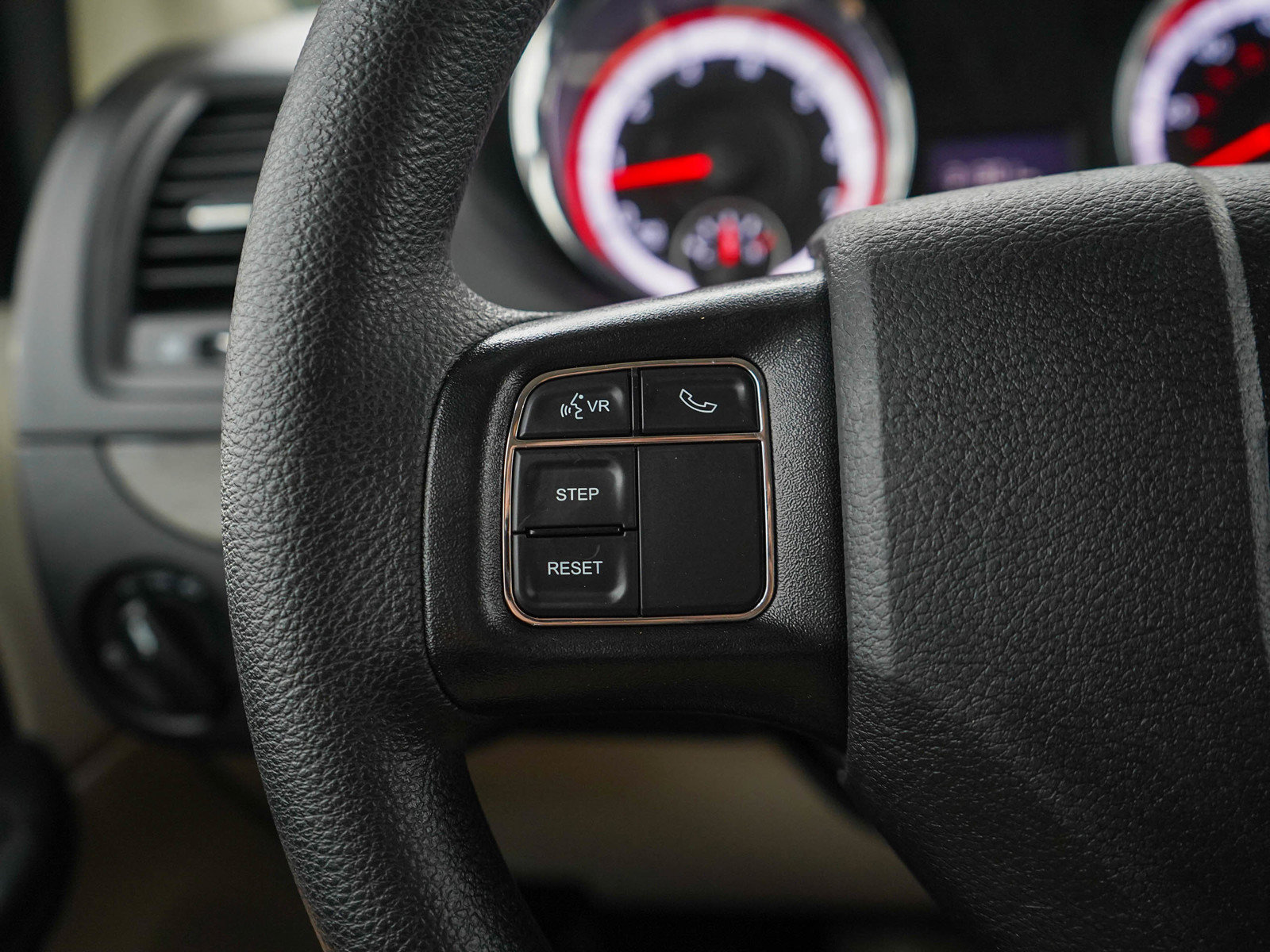 Used 2020 Dodge Grand Caravan SE w/ UConnect Hands-Free Group FWD image 26