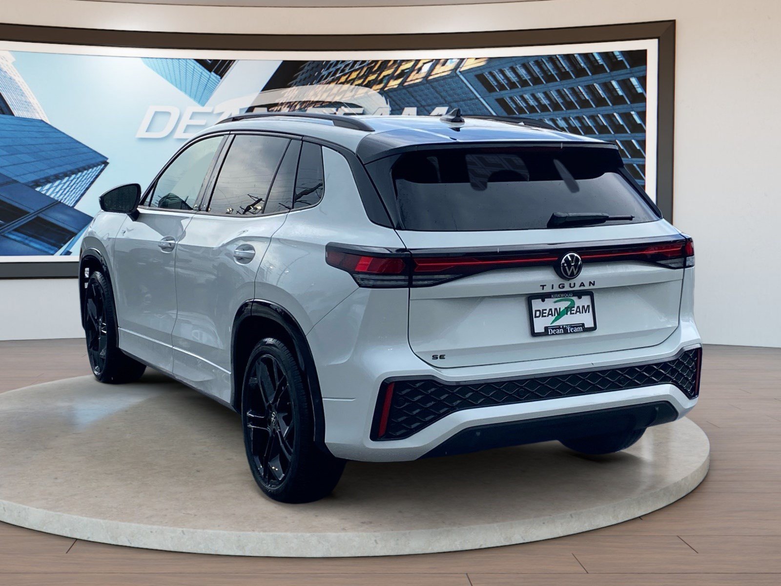 New 2026 Volkswagen Tiguan SE R-Line FWD image 6