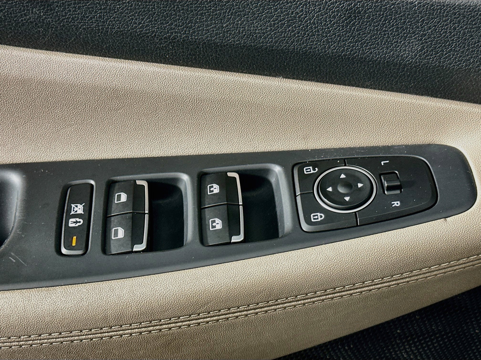 Used 2020 Hyundai Santa Fe SEL w/ Cargo Package FWD image 15
