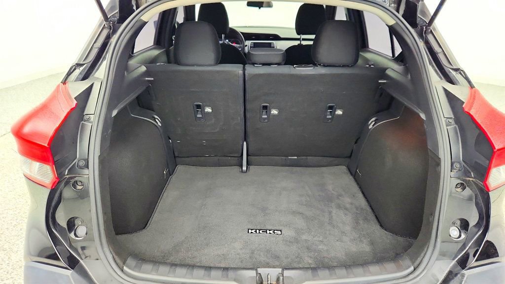 Used 2019 Nissan Kicks SV FWD image 21