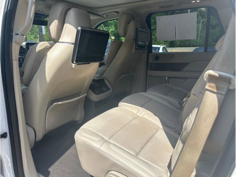 Used 2018 Lincoln Navigator Reserve w/ Technology Package image 11