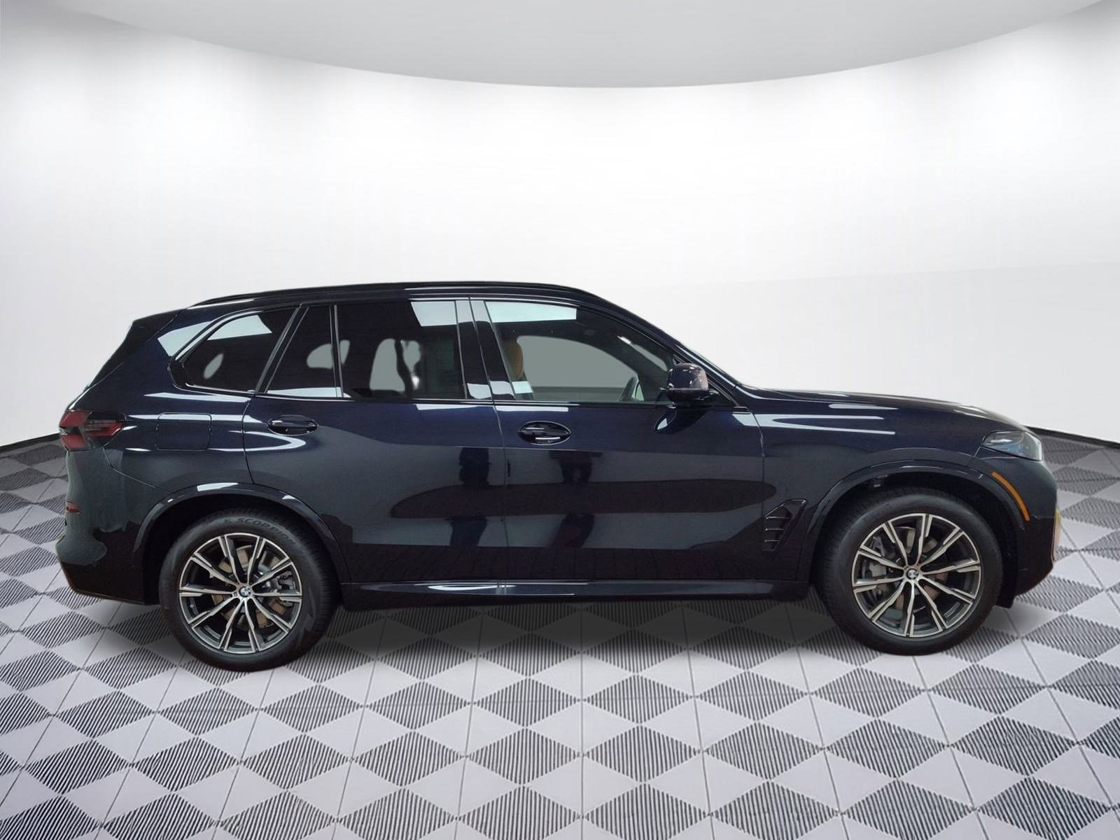 Used 2026 BMW X5 xDrive50e w/ M Sport Package image 8