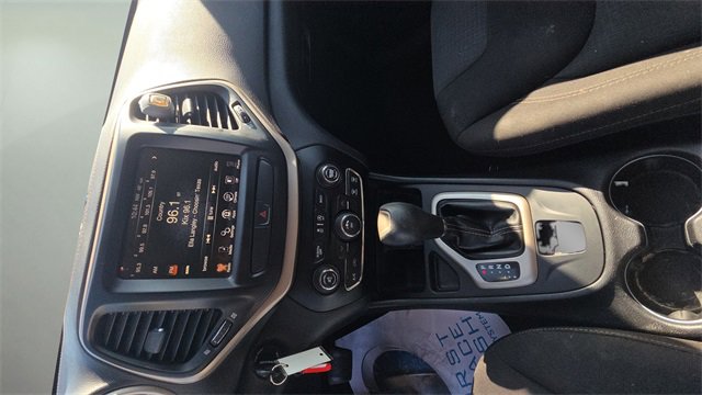 Used 2017 Jeep Cherokee Latitude image 29
