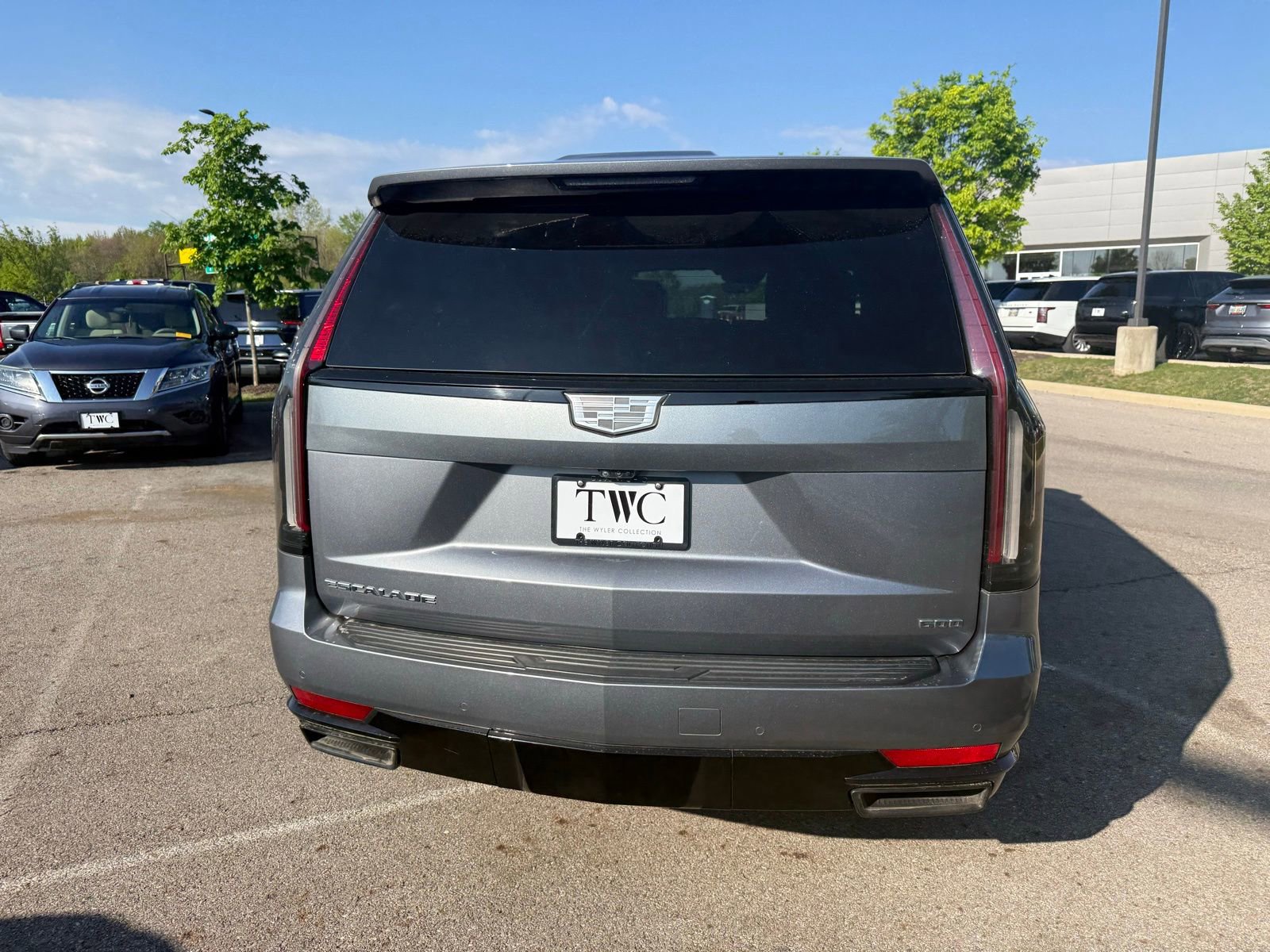 Used 2021 Cadillac Escalade ESV Sport w/ Driver Assist Tech Package AWD/4WD image 6