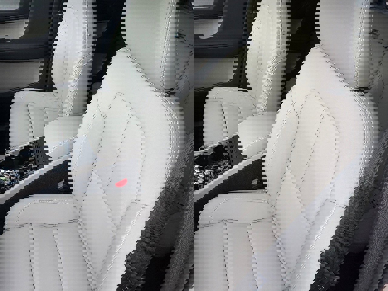 New 2026 Volvo XC40 B5 Plus w/ Protection Package Premier image 19