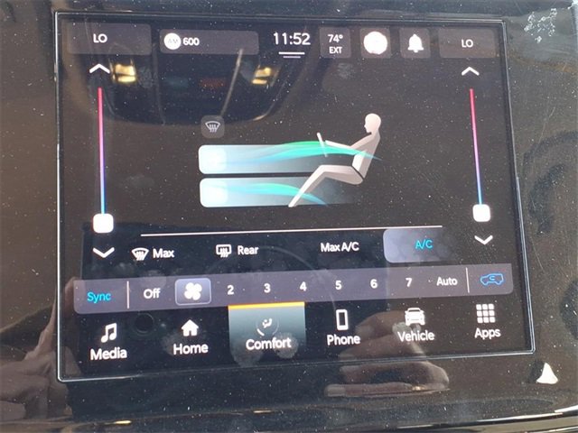 Used 2023 Jeep Grand Cherokee Laredo image 10