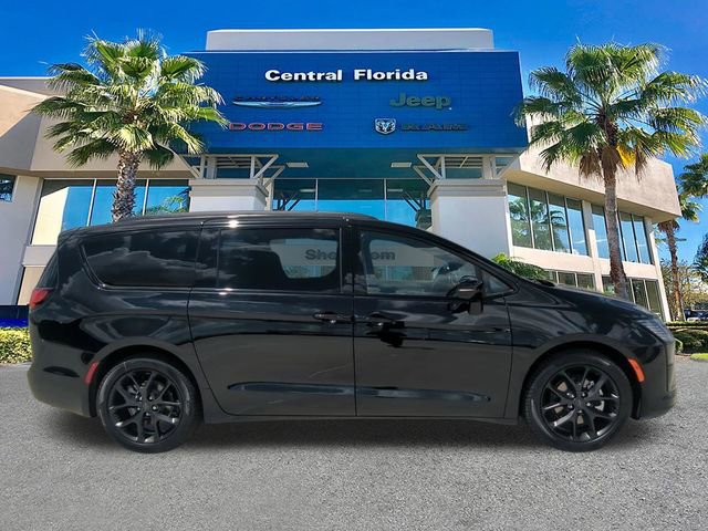 New 2027 Chrysler Pacifica Limited FWD image 4