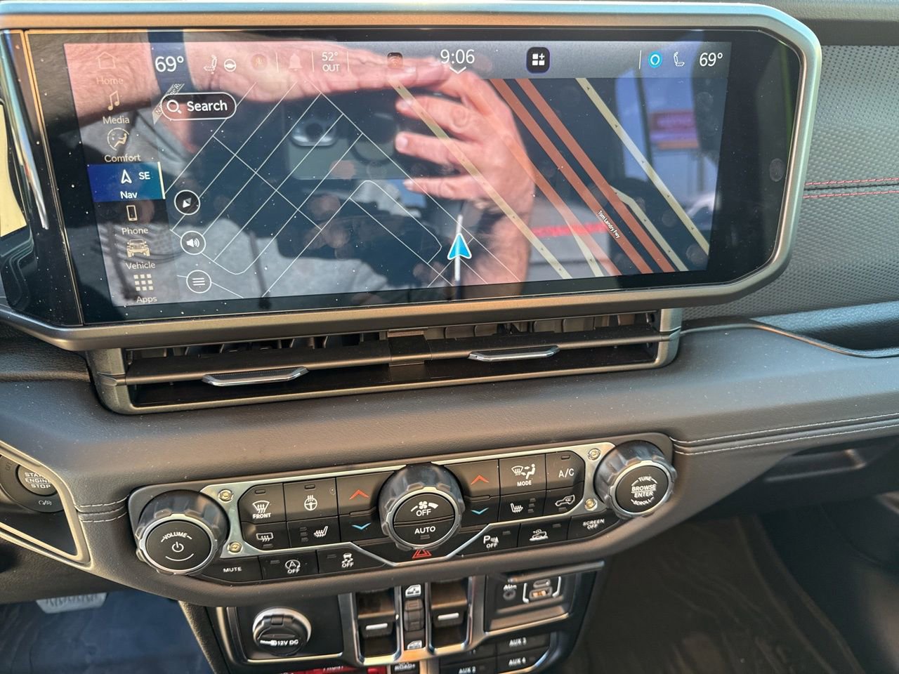 Used 2025 Jeep Wrangler Unlimited Rubicon image 24