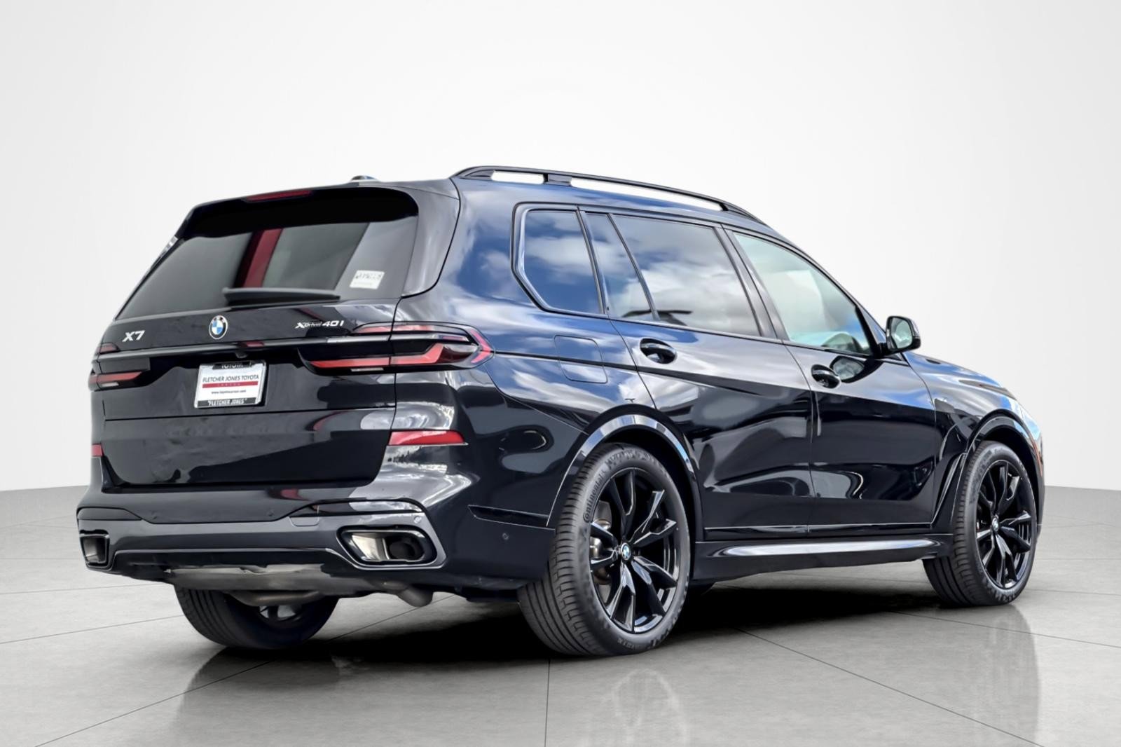 Used 2024 BMW X7 xDrive40i w/ M Sport Package image 5