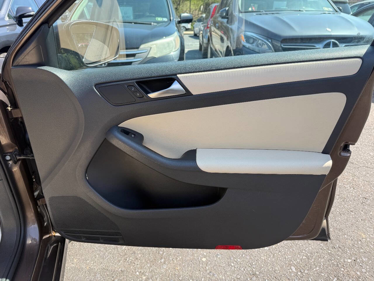 Used 2011 Volkswagen Jetta SE image 31