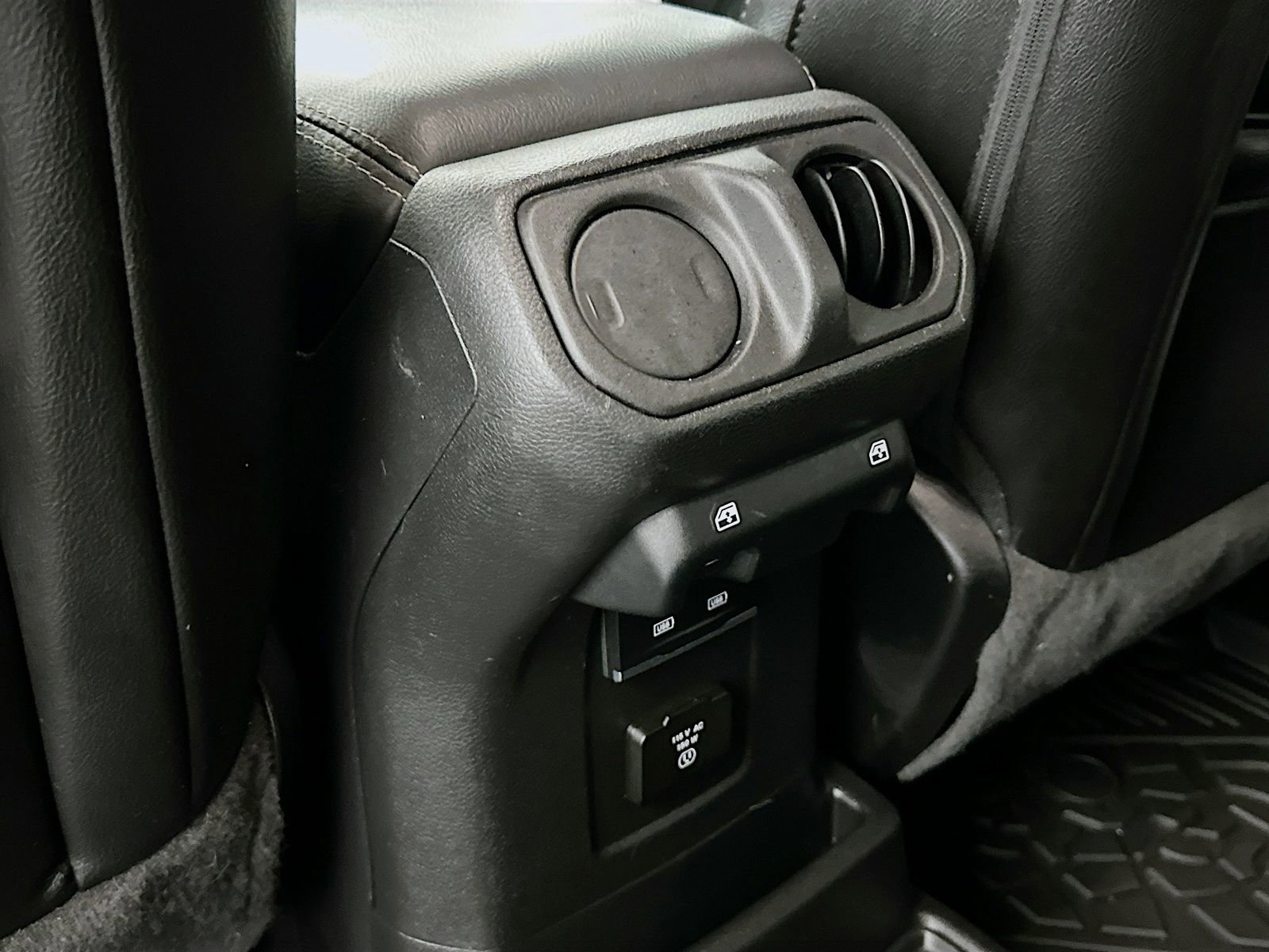 Used 2022 Jeep Wrangler Unlimited Sahara AWD/4WD image 25
