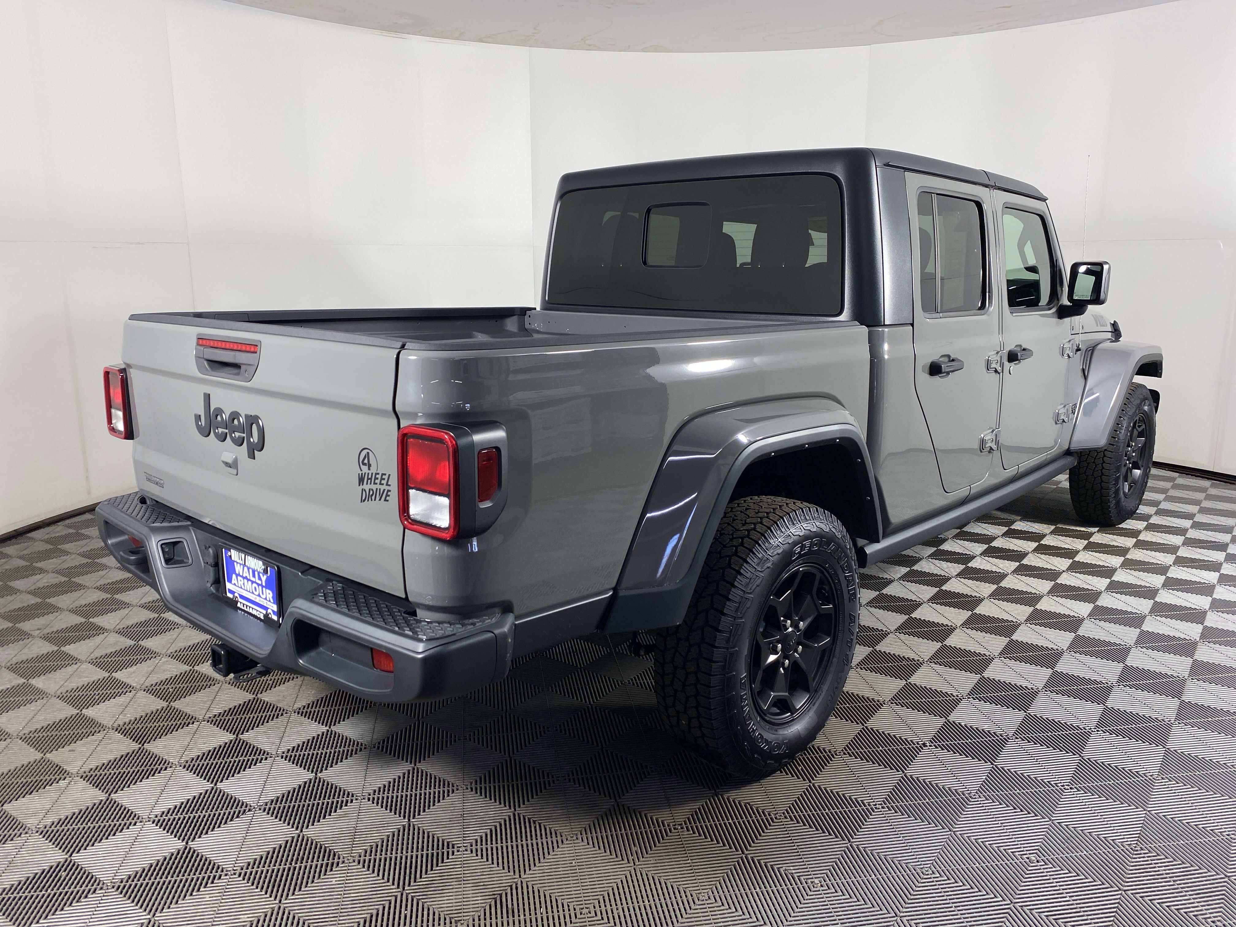 Used 2022 Jeep Gladiator Willys AWD/4WD image 7