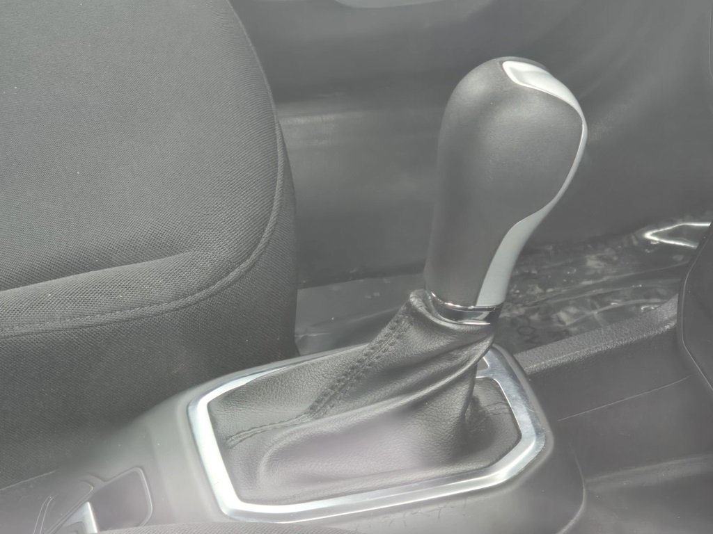 Used 2018 Jeep Renegade Latitude w/ Cold Weather Group image 18