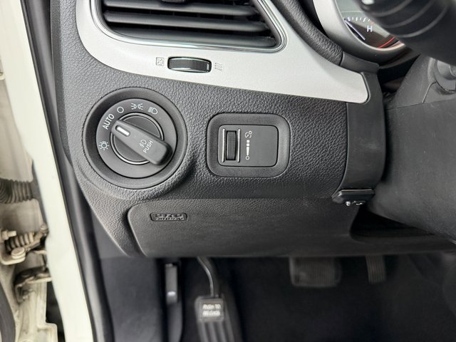 Used 2019 Dodge Journey SE image 14