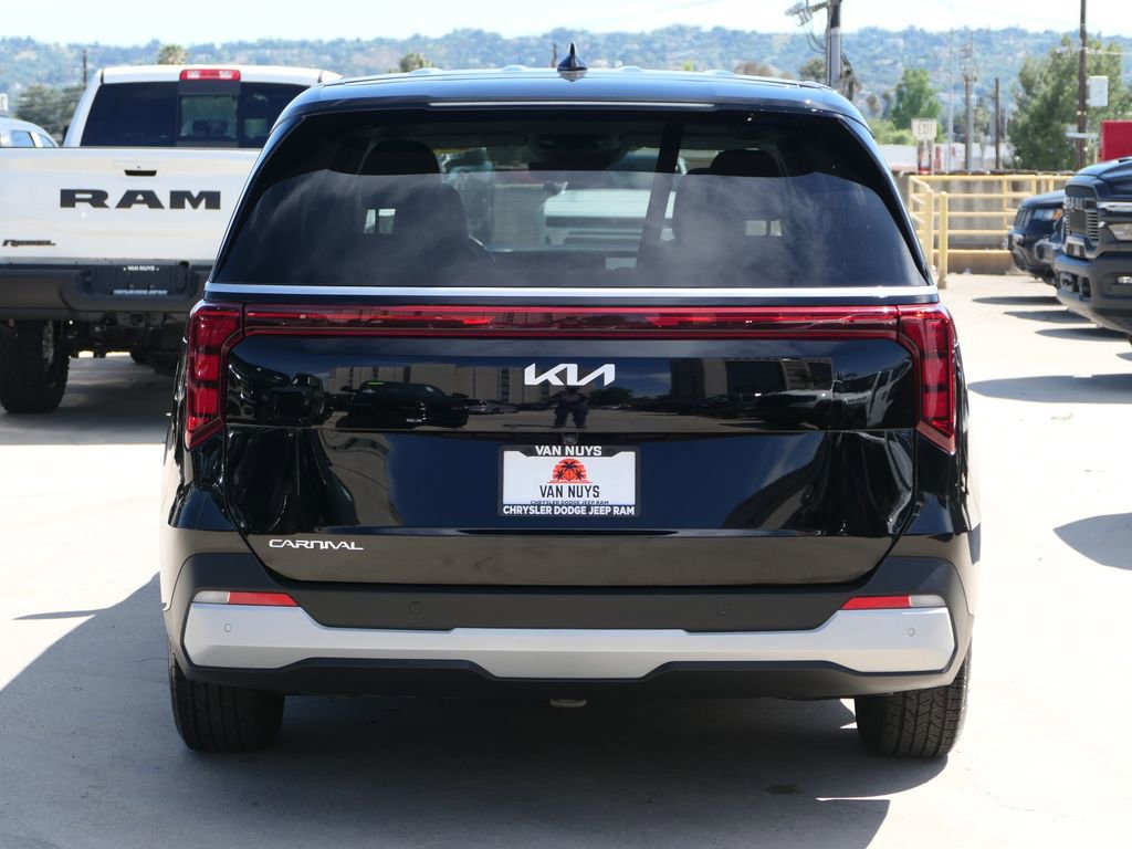 Used 2025 Kia Carnival image 5