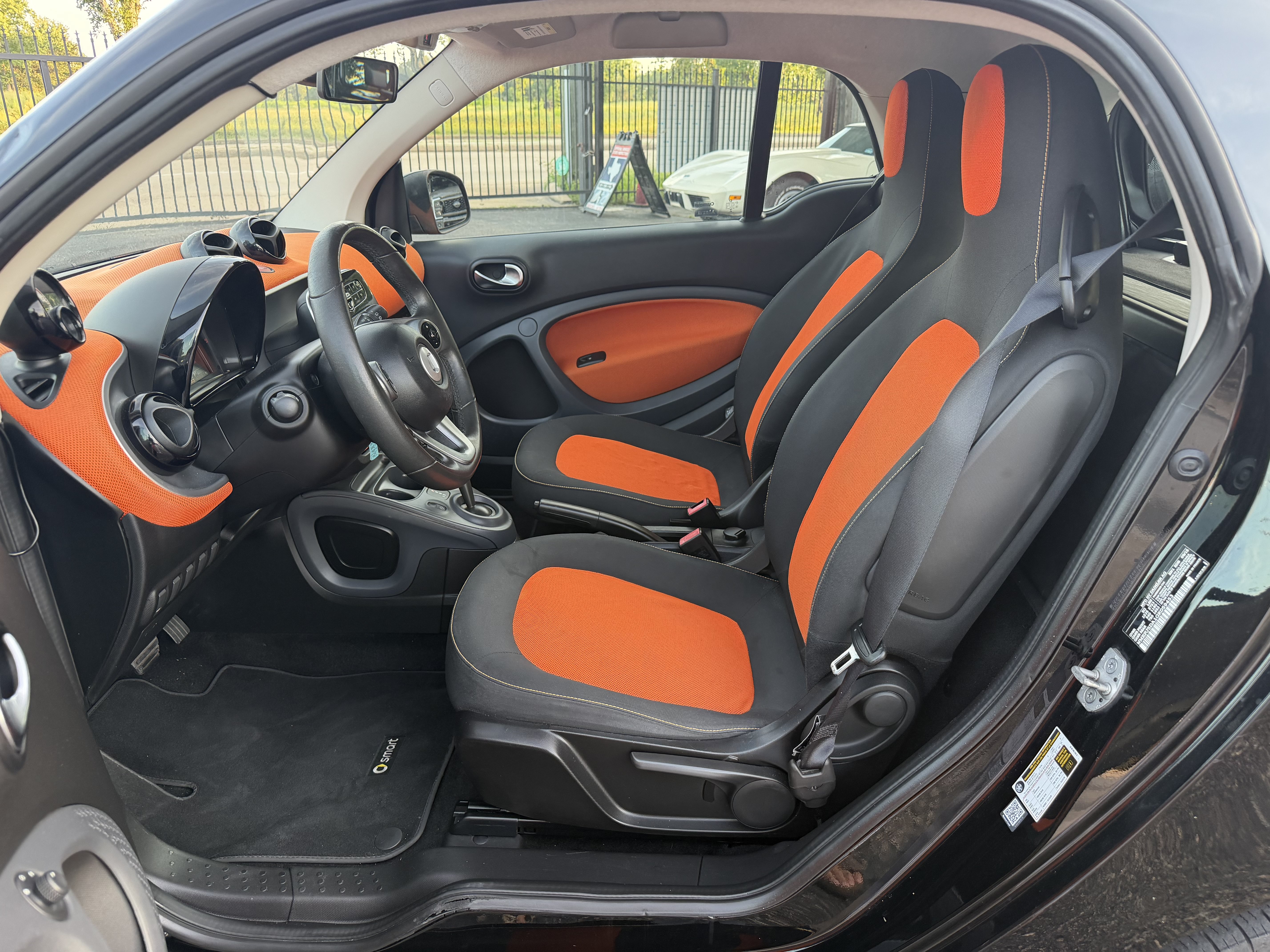 Used 2016 smart fortwo passion RWD image 13