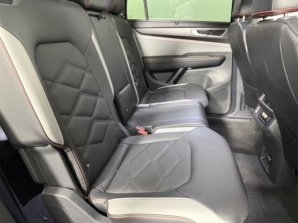 Used 2024 Volkswagen Atlas Peak Edition SE AWD/4WD image 31