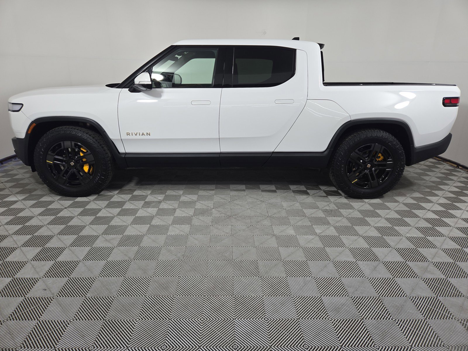 Used 2024 Rivian R1T Launch Edition AWD/4WD image 2