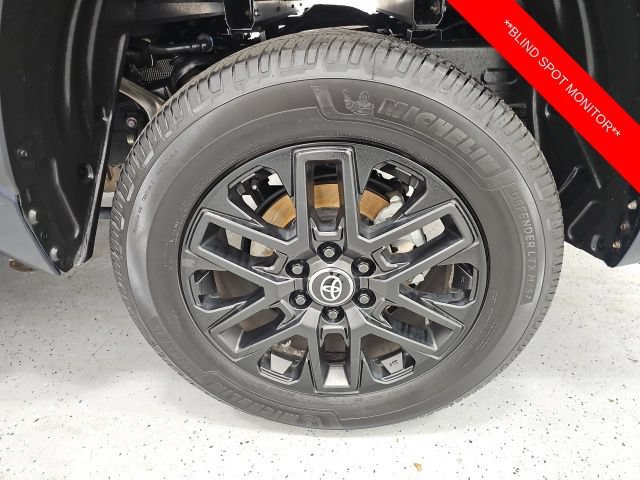 Used 2025 Toyota Tundra Limited AWD/4WD image 10