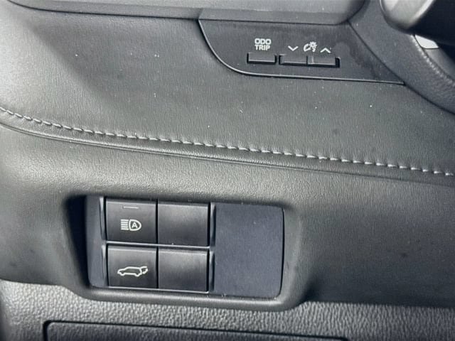 Certified 2021 Toyota Highlander XLE FWD image 11
