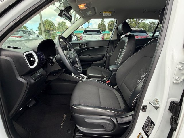 Used 2022 Hyundai Venue Limited w/ Cargo Package FWD image 11