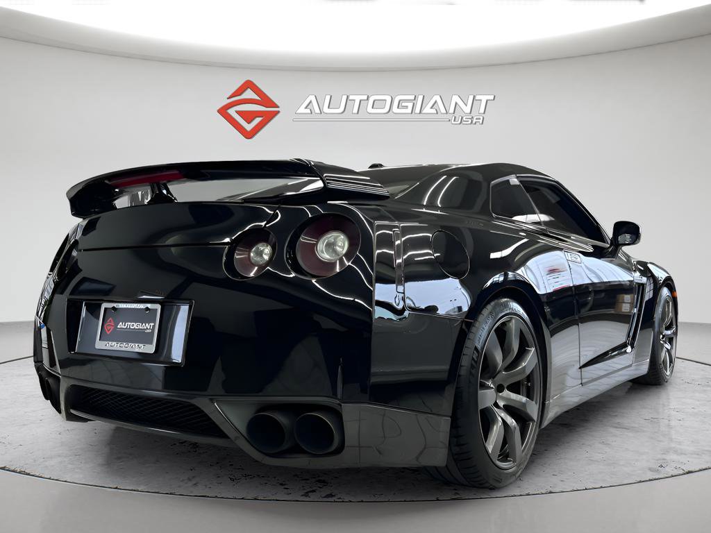 Used 2011 Nissan GT-R Premium image 8
